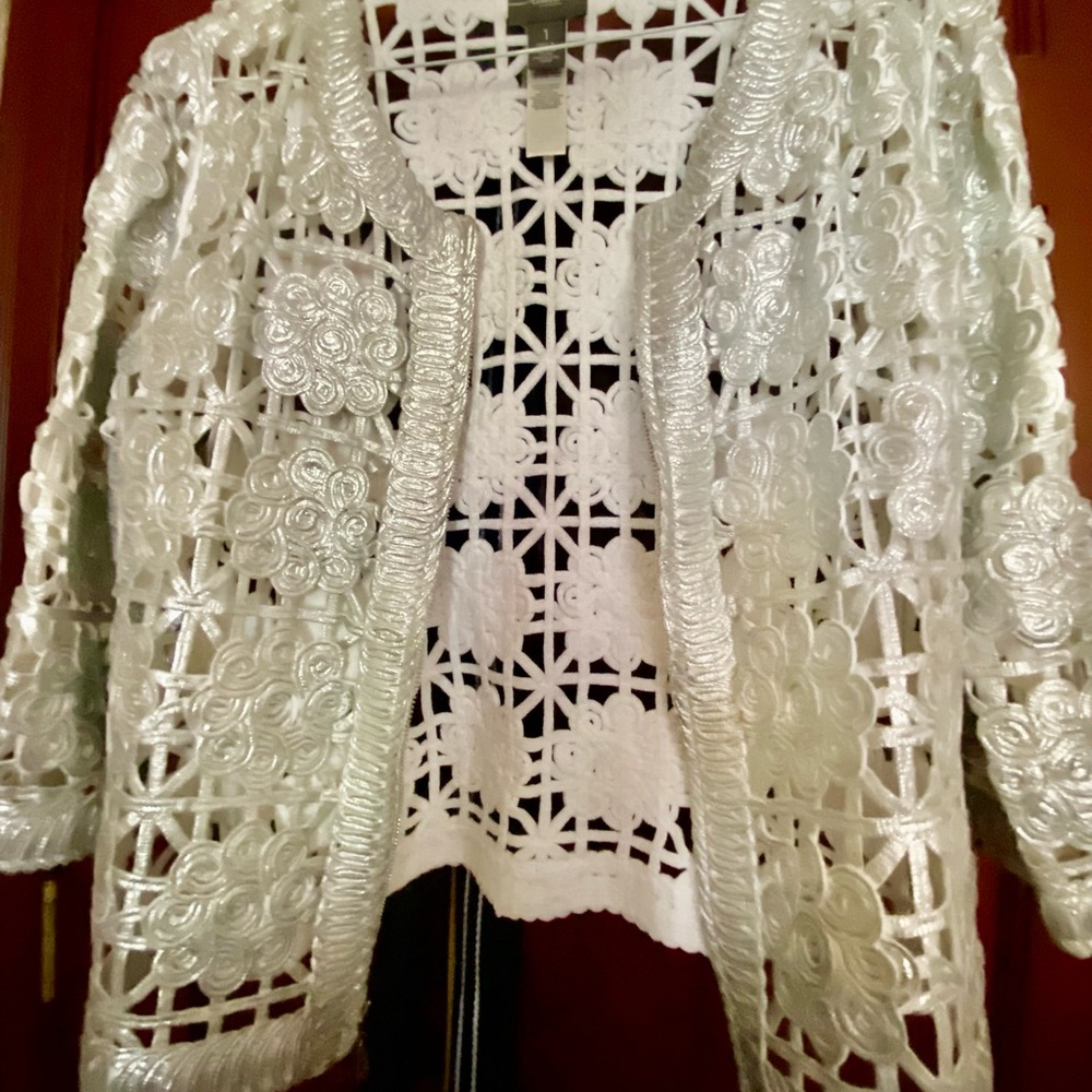 Travelers collection silver coat size 1 equal to 
(M/8) in us.